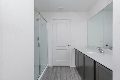 009 Main Bathroom ET61175