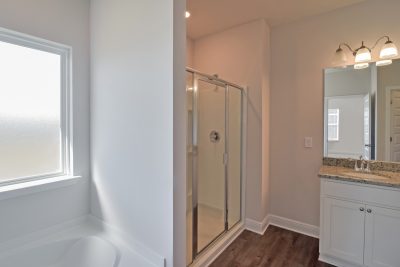 007 photo main bathroom 12287323