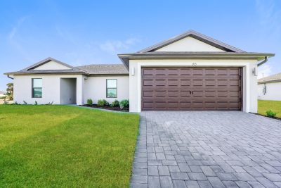 000 Front View 12585914