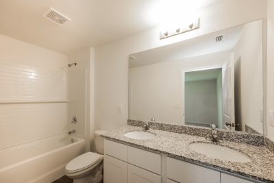 009 Main Bathroom ETRF015