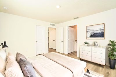 005 009 photo vs main bedroom 15141080