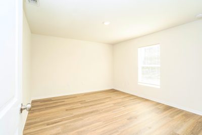 006 007 photo main bedroom 15140966