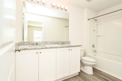 007 010 photo main bathroom 15140968