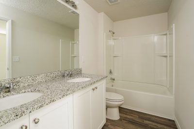 009 photo main bathroom 11889555