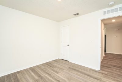 012 017 photo bedroom 15140976