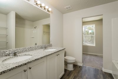 008 photo main bathroom 11888149