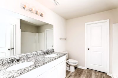 007 photo main bathroom 13488075