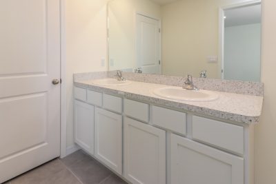 009 Main Bathroom ET61177