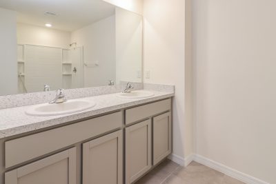 008 Main Bathroom ET61178