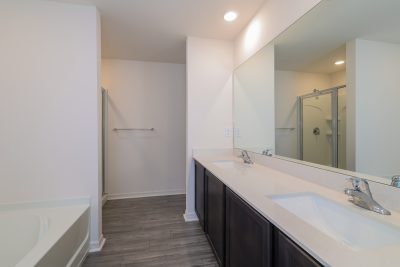 009 photo main bathroom 10140318