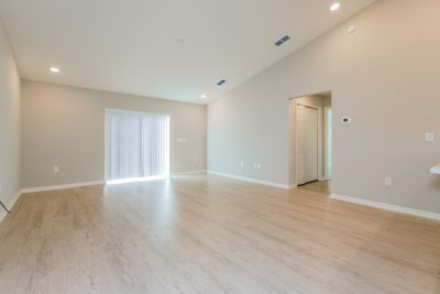 002 Living Room ET31189