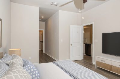 007 photo vs main bedroom 15154892