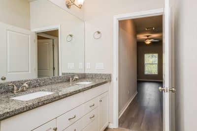 008 photo main bathroom 15144960