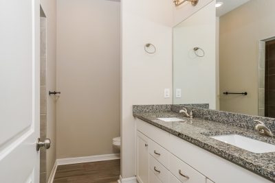 009 photo main bathroom 15144975