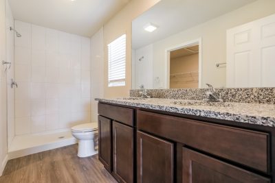 007 photo main bathroom 12644146