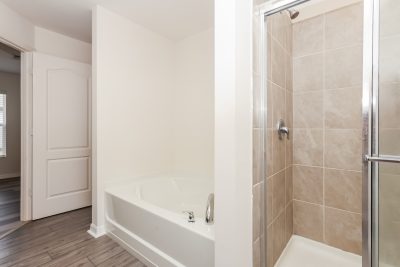 010 photo main bathroom 15146177