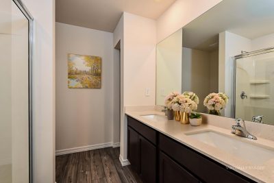 004 photo vs main bathroom 15183012