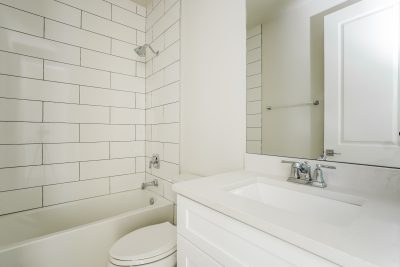009 Main Bathroom ETY1052