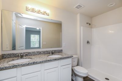 010 Main Bathroom ETY1072