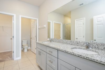 010 photo main bathroom 13215406