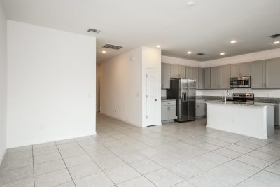 004 Living Room ET21125