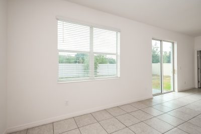 005 Living Room ET21125