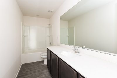 007 photo main bathroom 12364355