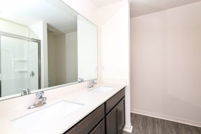 012 017 photo bathroom 12364348 2