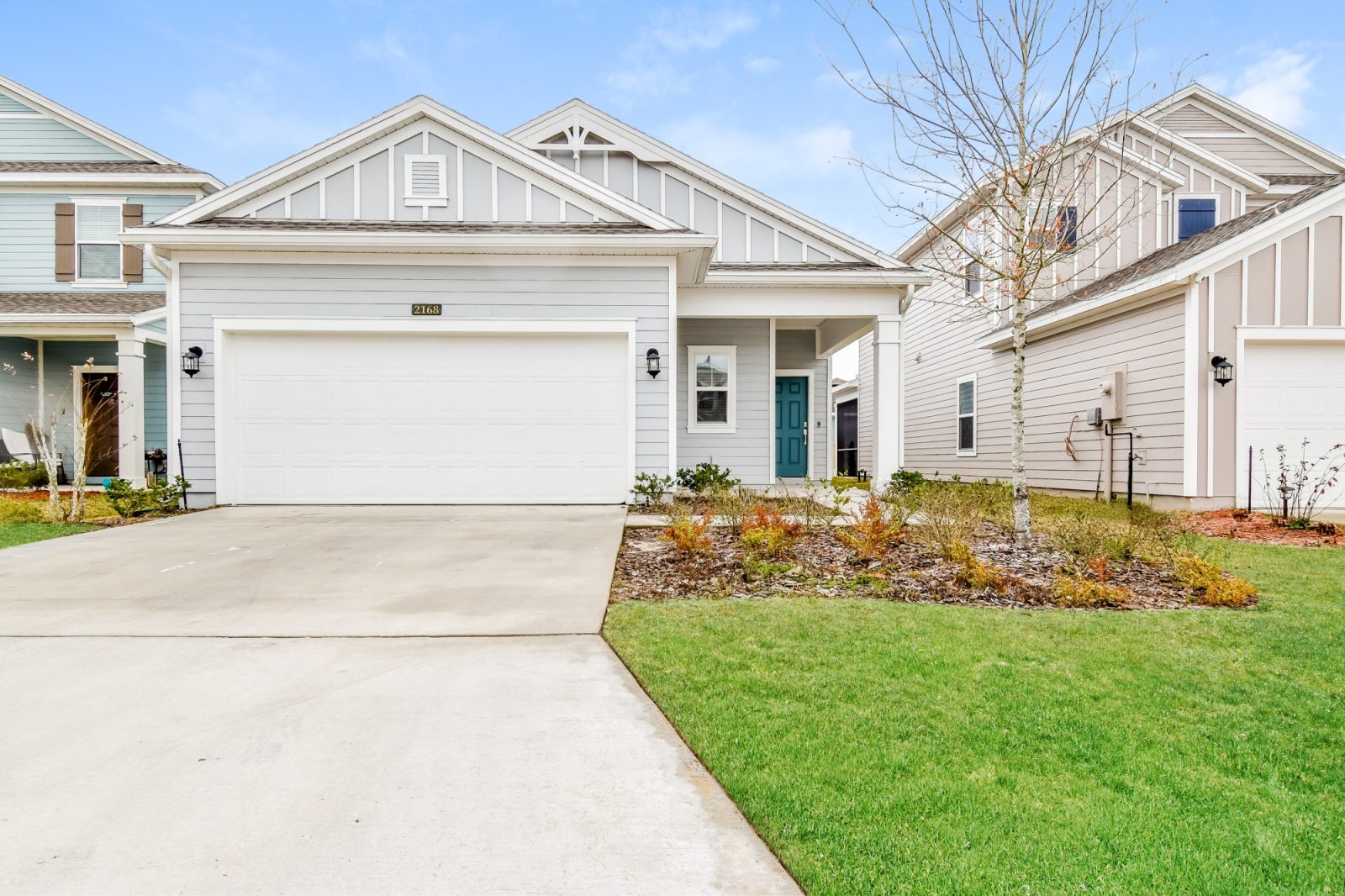 000 Front View 12336011