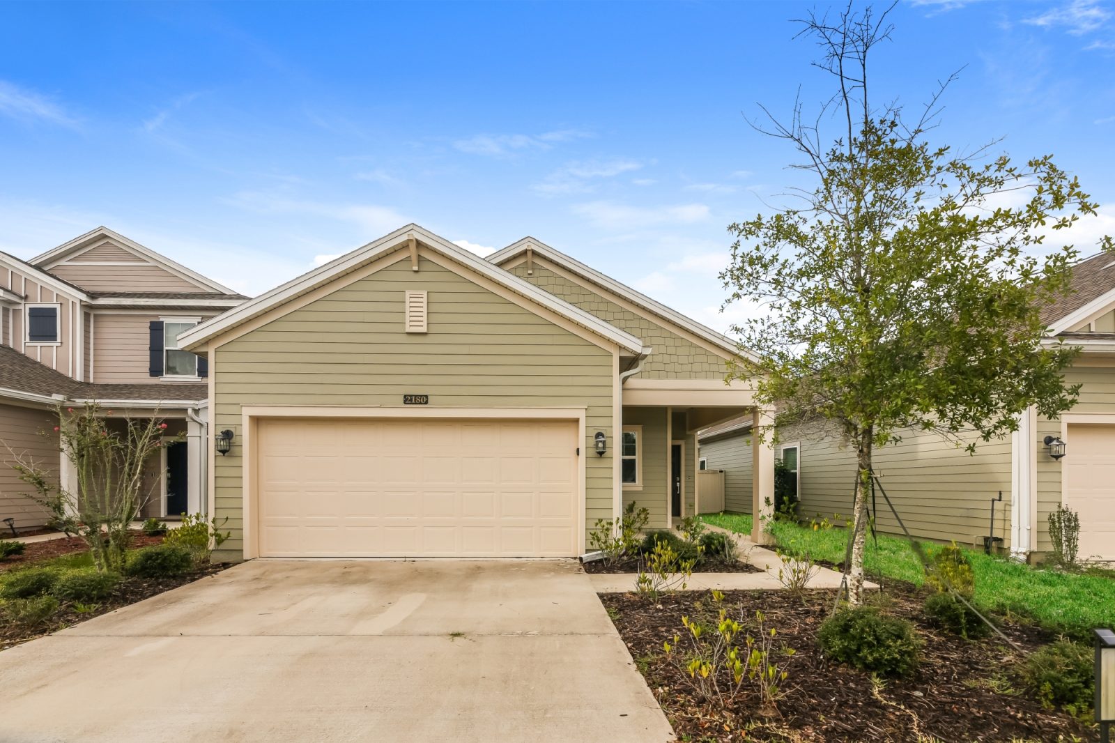 000 Front View ET42056