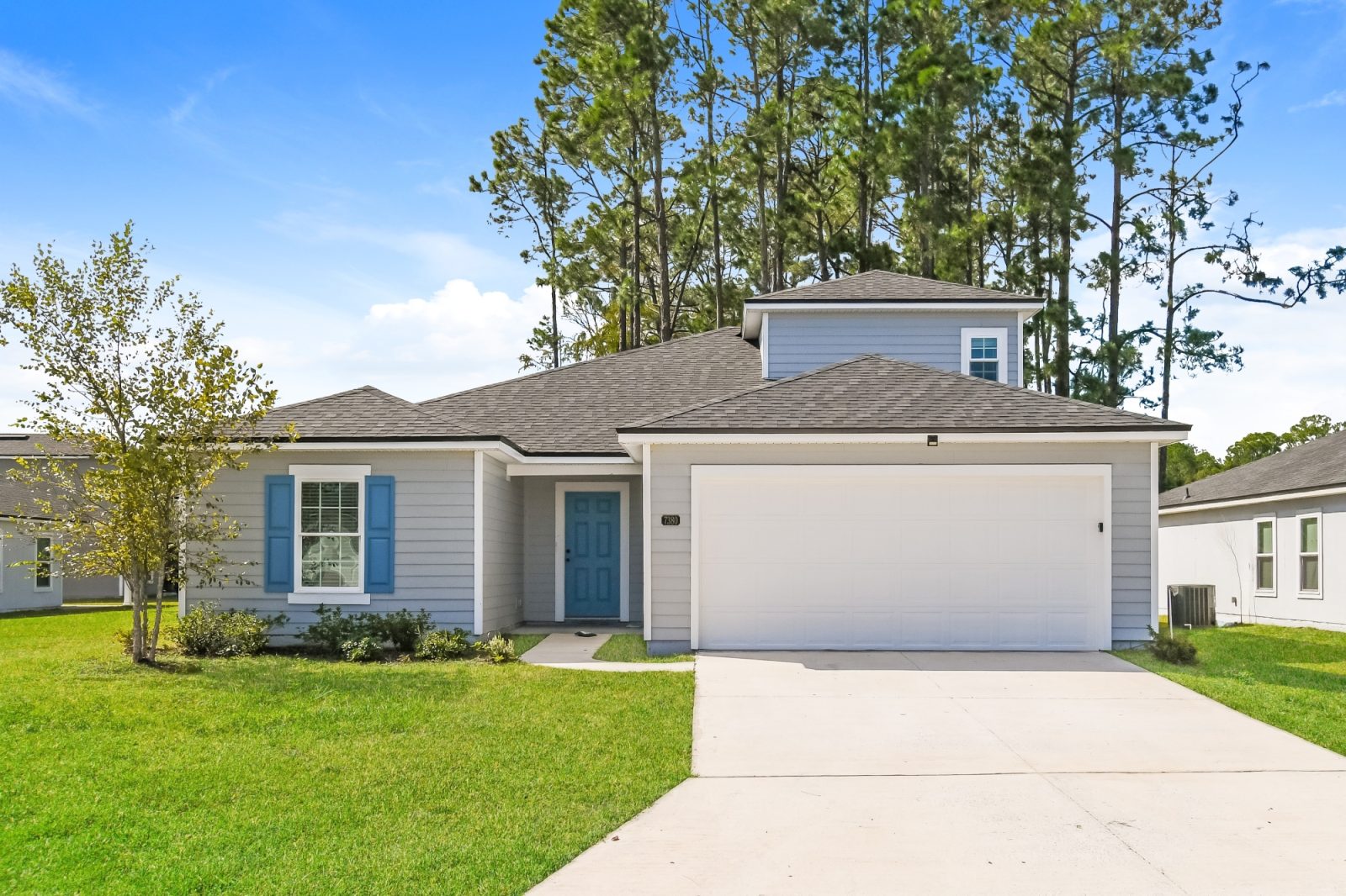 000 photo front view 14884519