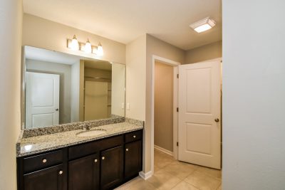 008 Main Bathroom ET48010
