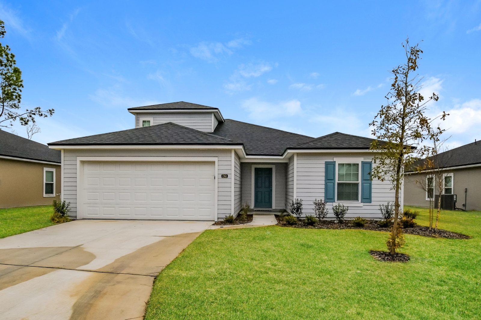 000 Front View 12336250