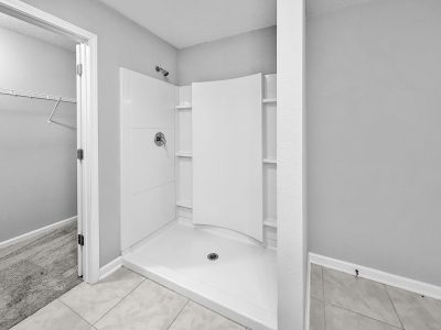 010 ET48053 Main Bathroom SQFT 1908