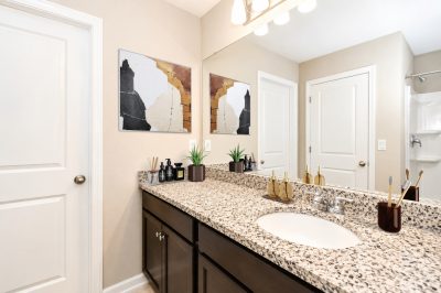 004 BATH Kaeleighs Crossing SQFT 1975 STAGED