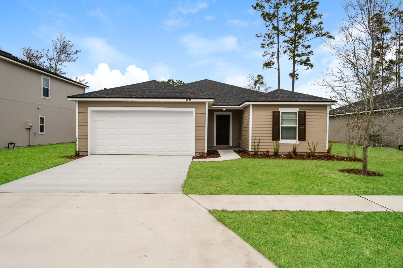 000 Front View ETKC043