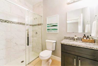 004 020 photo vs main bathroom 15154641