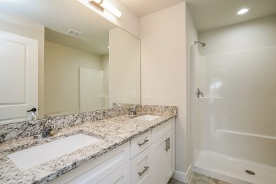 009 Main Bathroom ET51057