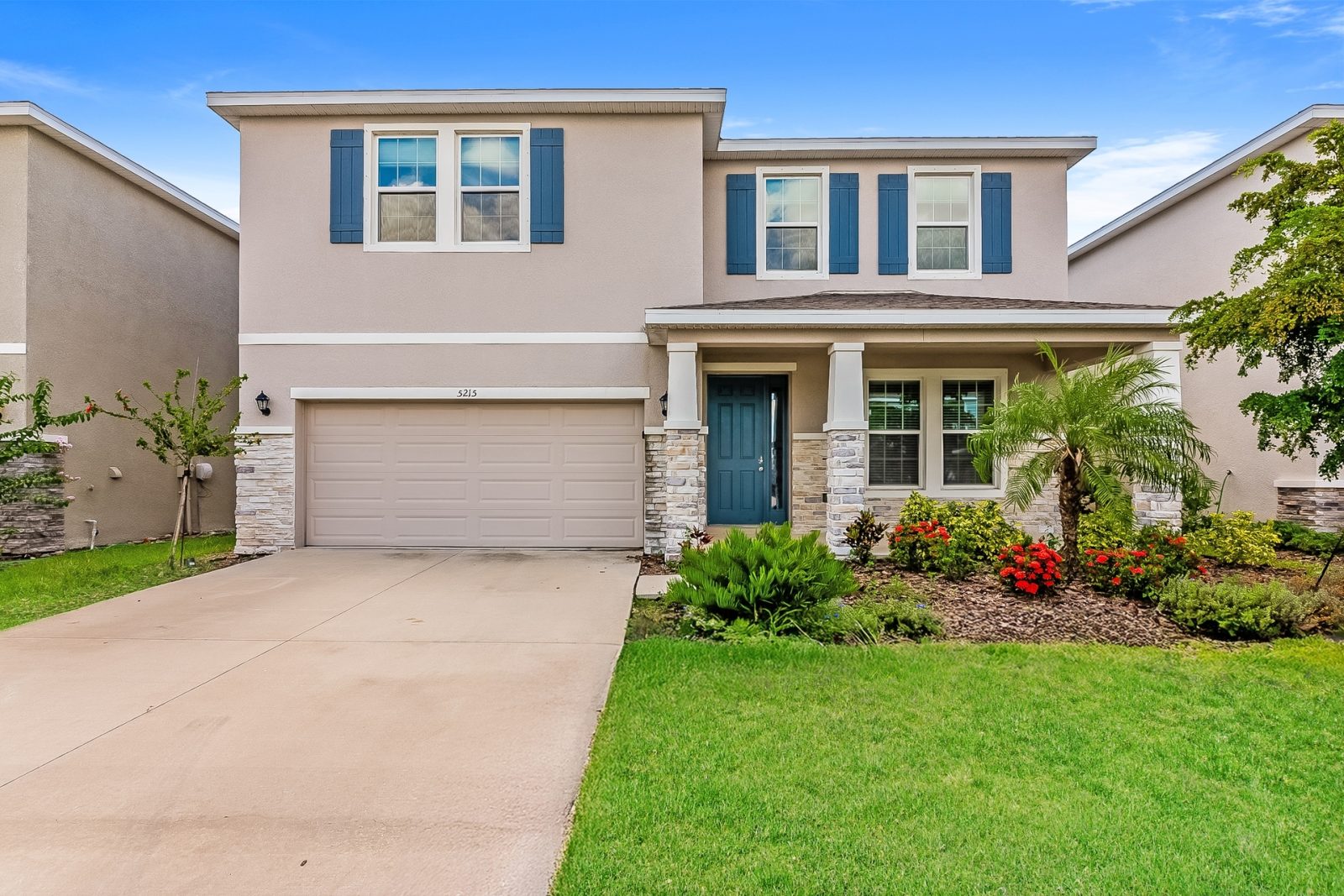 000 photo front view 14635714