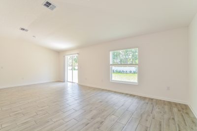004 Living Room ET71226
