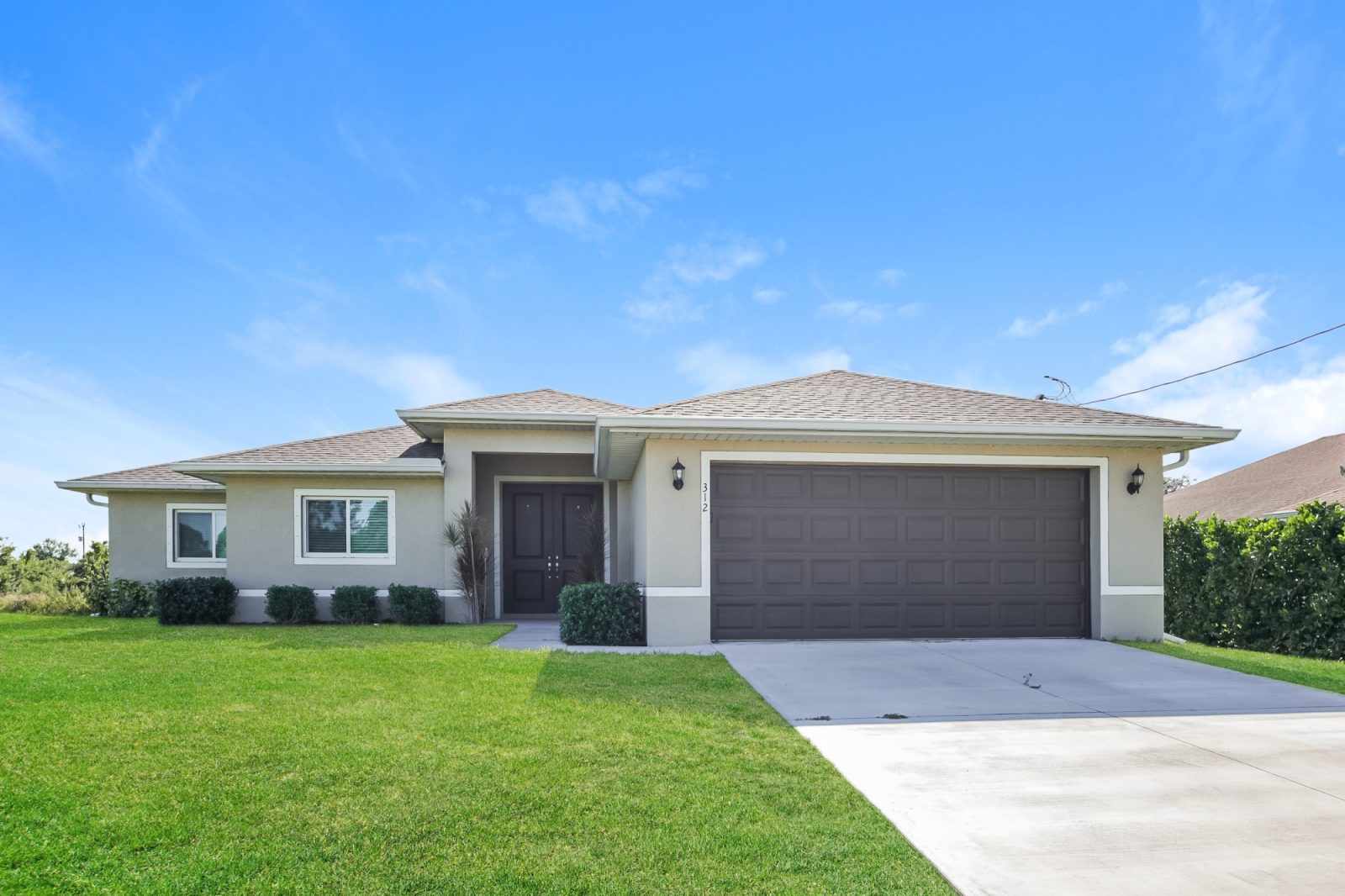 000 Front View 13248869