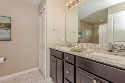 017 photo vs main bathroom 15147223