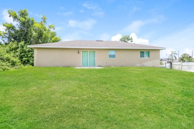 015 Rear View ET21115