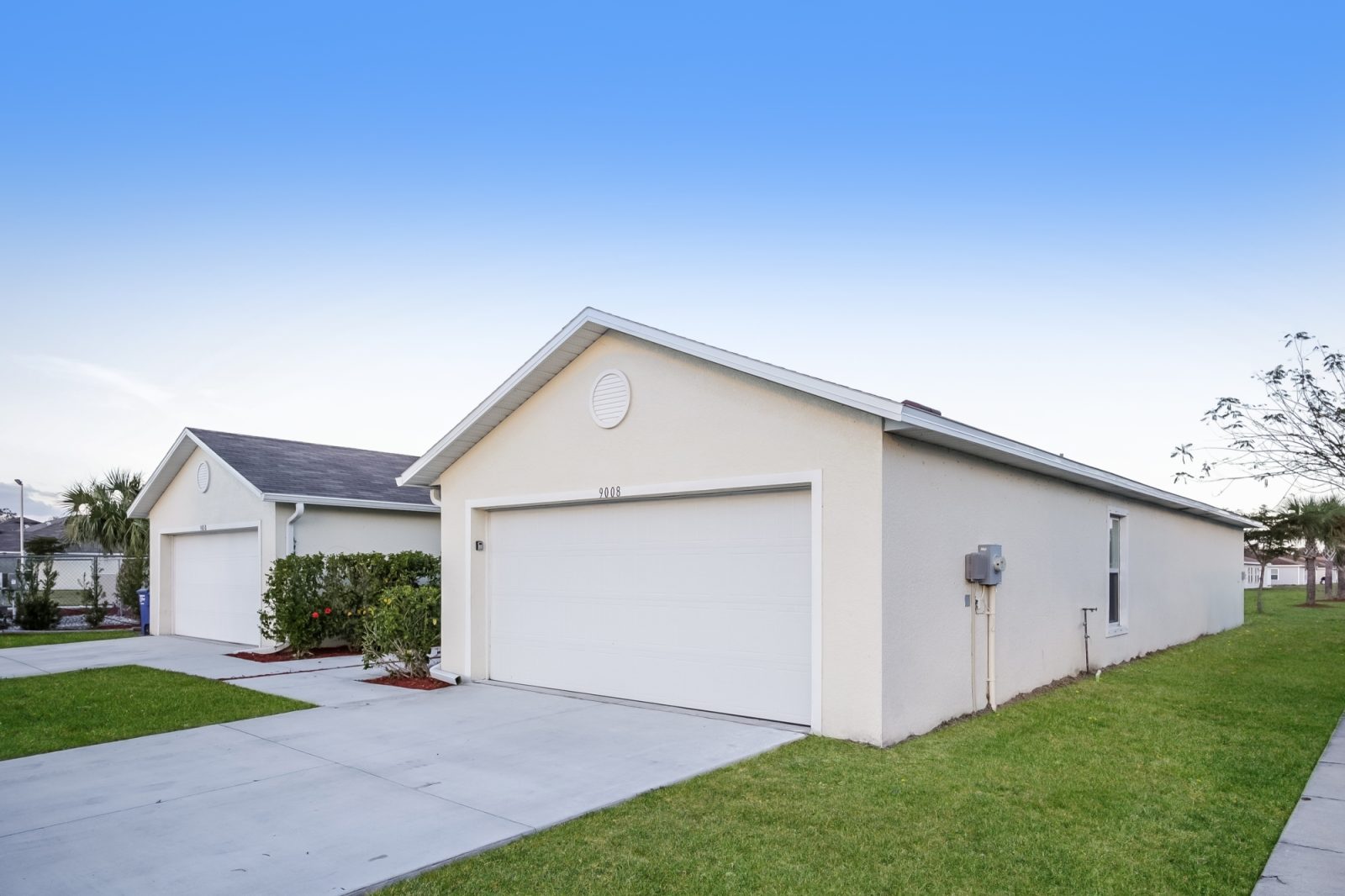 000 photo front view 14288050