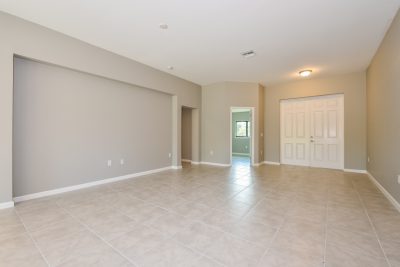 004 Living Room ET41157