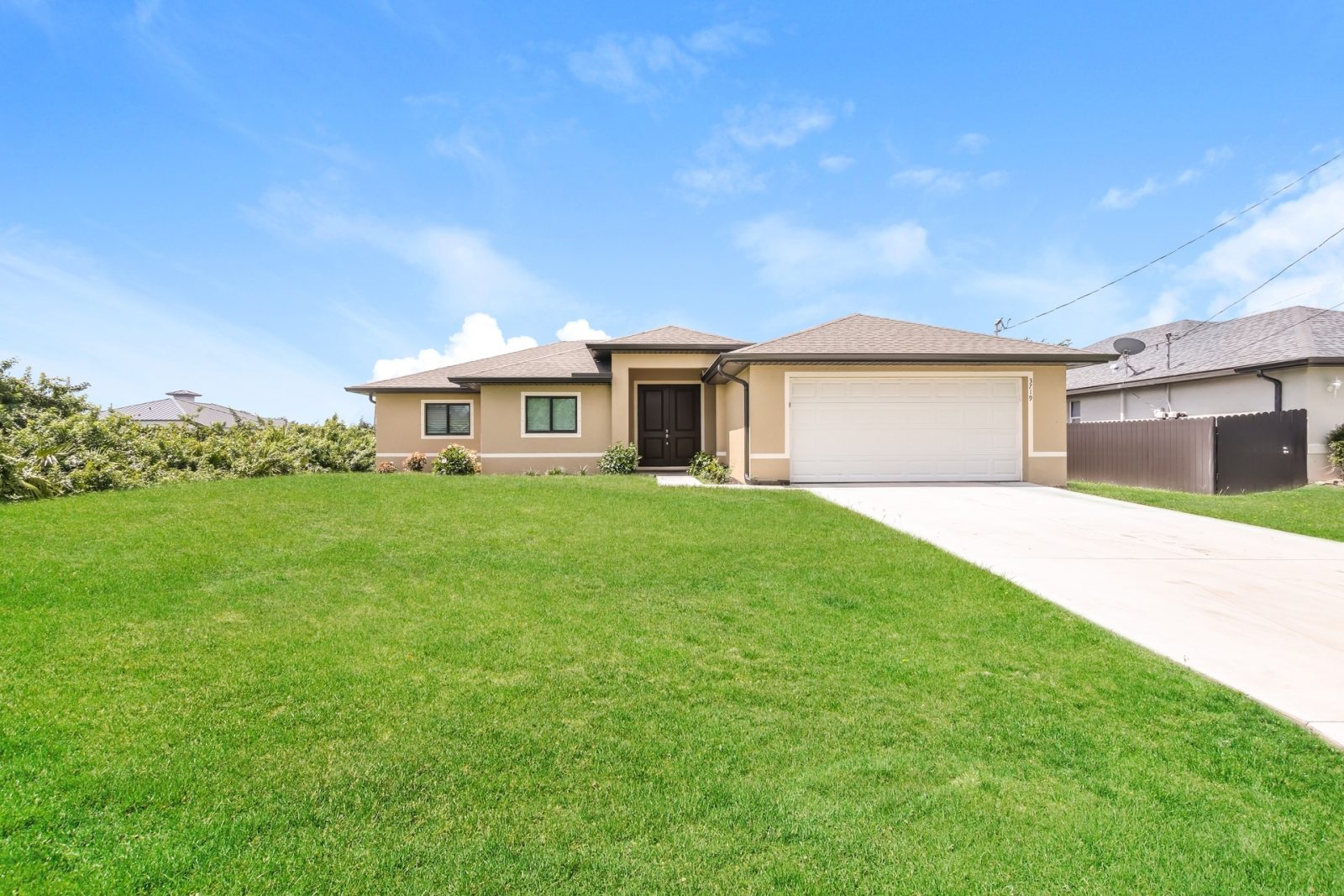 000 photo front view 13854992
