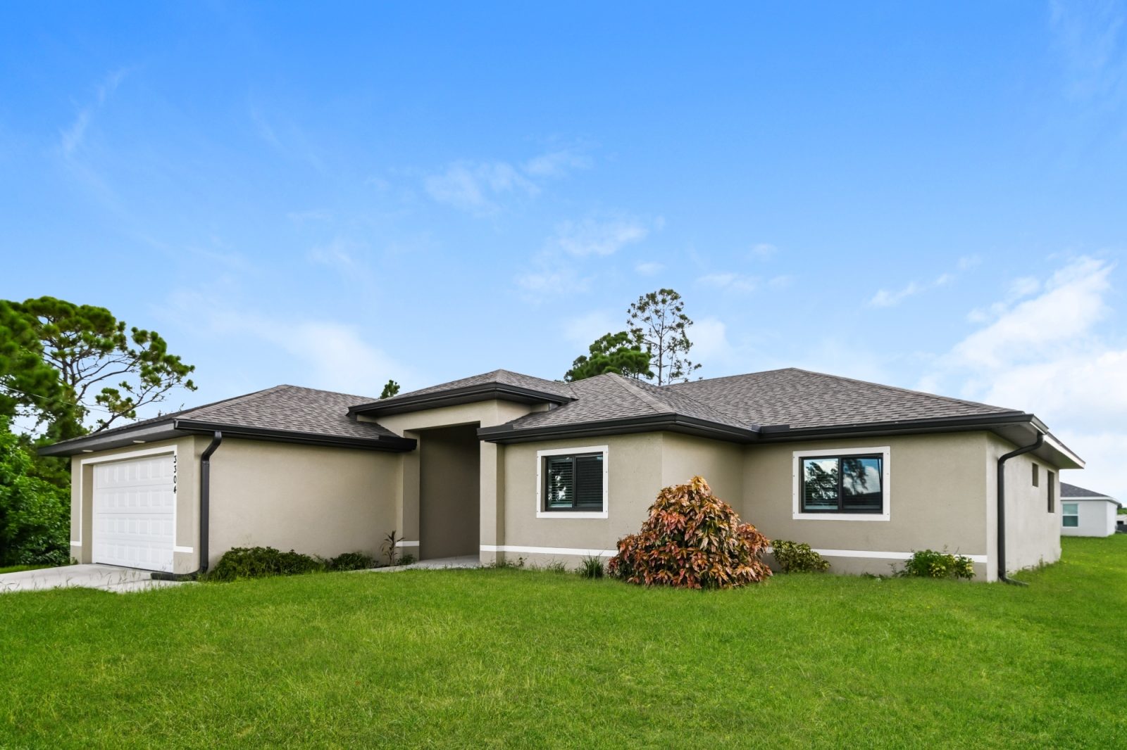 000 Front View ET41218