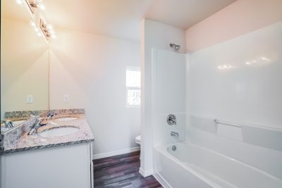 007 photo bathroom 12366815