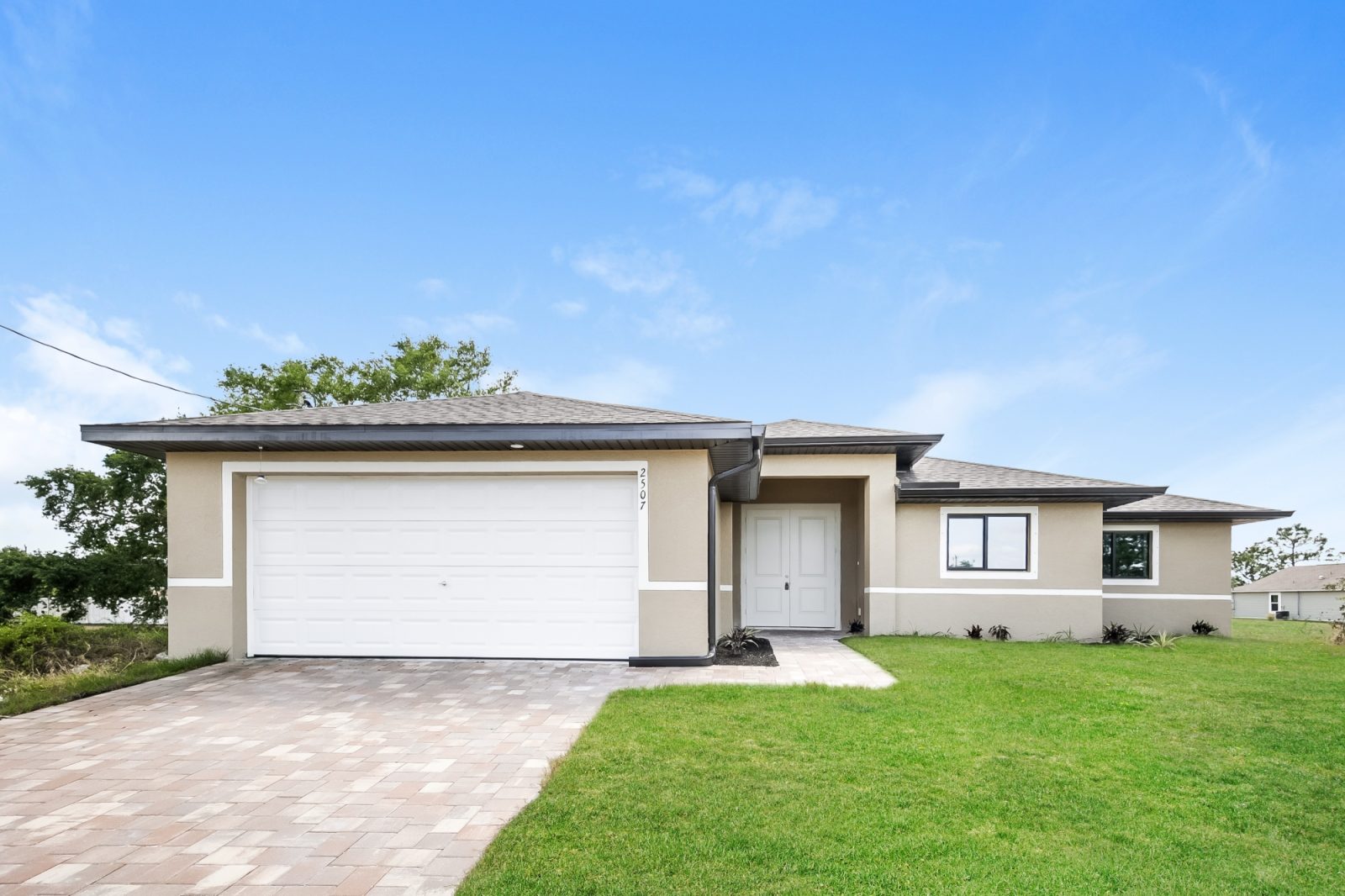 000 photo front view 12577372