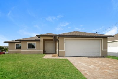 000 Front View 12750639